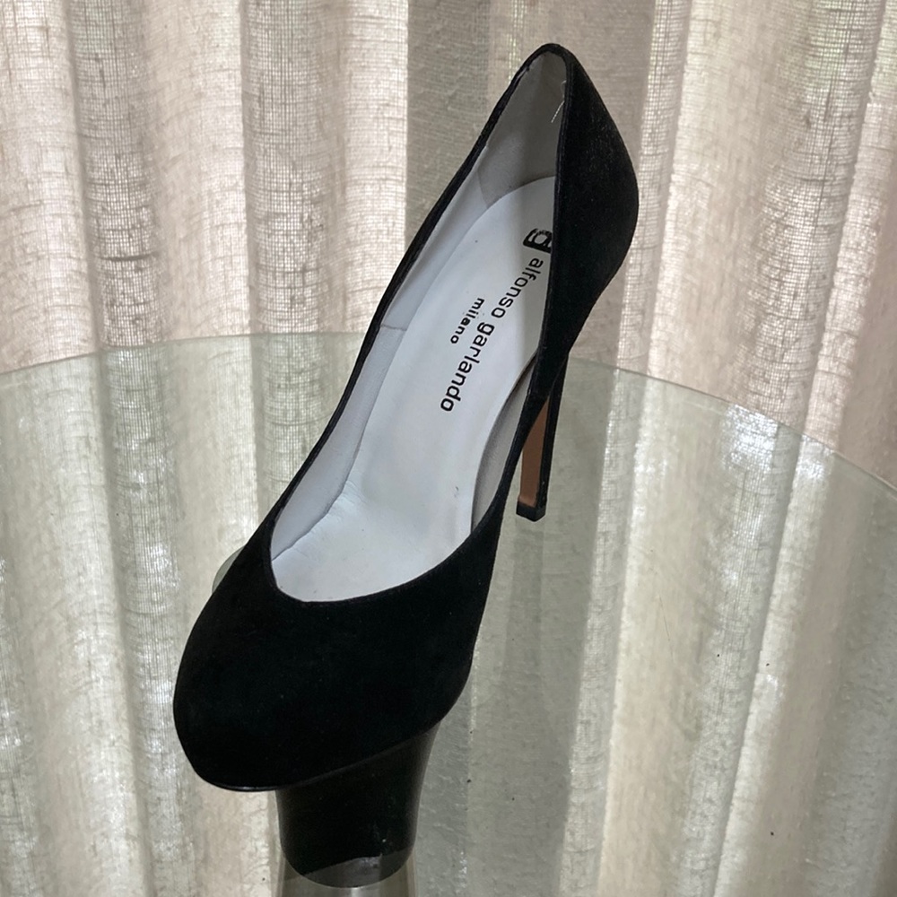 Italian high heel suede shoes. For day or evening wear. A sexy, feminine look.